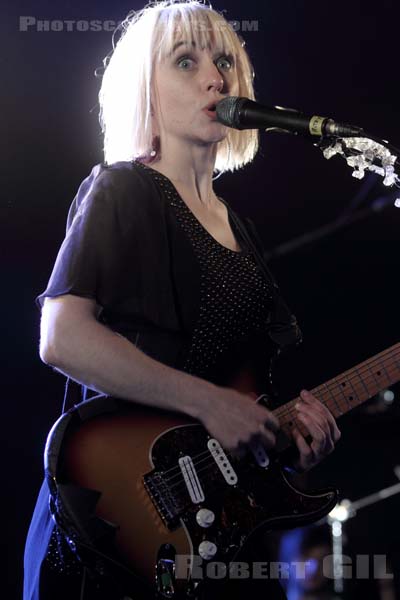 THE JOY FORMIDABLE - 2011-06-24 - PARIS - Hippodrome de Longchamp - Rhiannon Bryan